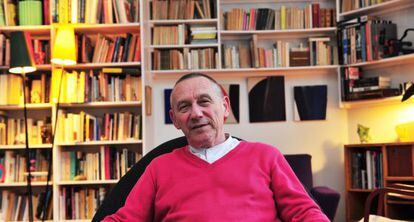 El filósofo francés Yves Michaud, en su casa de París.