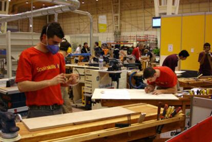 Equipo español de madera que participó en el Euroskills de Lisboa en diciembre. En primer plano, José María Puelles.