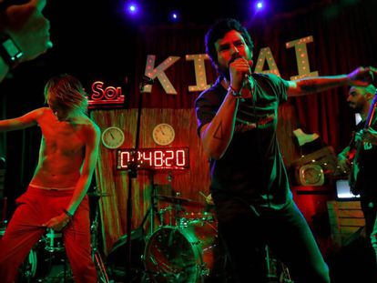 La banda madrileña de rock Kitai intentando batir el récord Guiness de tocar 24 horas de forma ininterrumpida.