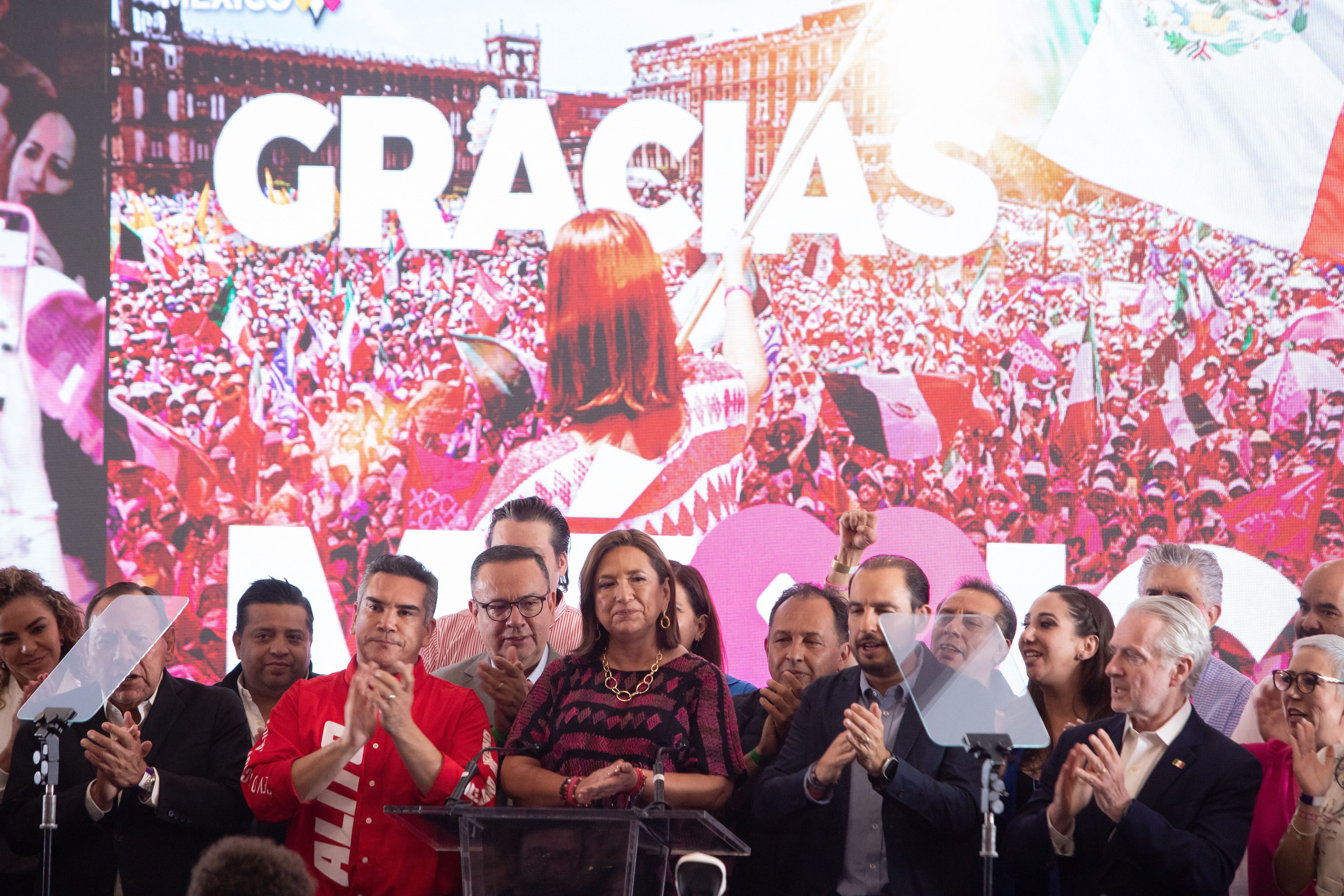 Xóchilt Gálvez reconhecendo o triunfo de Claudia Sheinbaum, neste dia 3 de junho.