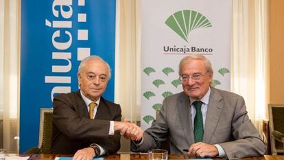 A la izquierda, Carlos Javier Navarro, presidente y máximo accionista de Santa Lucía.
