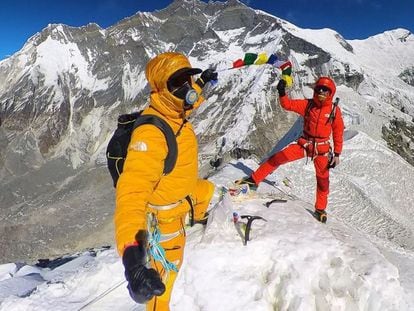 Hervé Barmasse y David Göttler en el Dhaulagiri (8.167 m), con el objetivo de llevar a cabo una ascensión invernal en estilo alpino. Foto cedida por David Göttler.