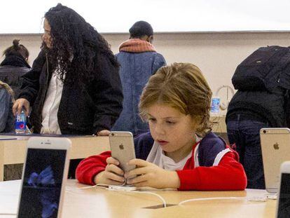 Solo el 44% de los ni&ntilde;os entre 10 y 18 a&ntilde;os sabe diferenciar informaci&oacute;n falsa de la verdadera en Internet.