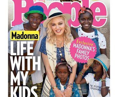 Portada de 'People'. Madonna y sus hijos, David, Mercy, Estere y Stella.