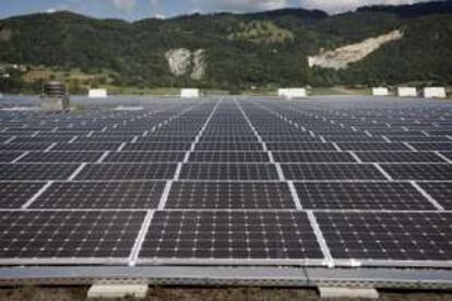 Vista de una planta de paneles fotovoltaicos. EFE/Archivo