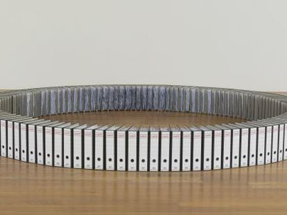 'Ringbinder Circle', 2014, de Ignacio Uriarte.