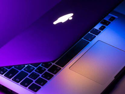 Apple no quiere más retrasos y podría mover parte de la producción del MacBook