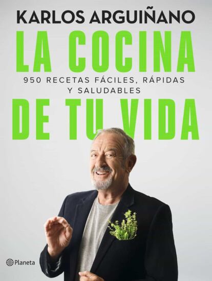 Ya está a la venta el nuevo libro de Karlos Arguiñano con 950 recetas fáciles, rápidas y saludables. 'La cocina de tu vida' (Planeta, 23,70 euros) está destinado a hacer la vida más cómoda y agradable en una época en la que apenas hay tiempo para pensar qué comer. Alcachofas con vinagreta de mostaza, salmón con aguacate y rúcula o pavo relleno de dátiles y champiñones son algunas de las ideas que recoge este recetario. Platos sencillos y auténticos con el sello inconfundible del cocinero más famoso de la televisión.