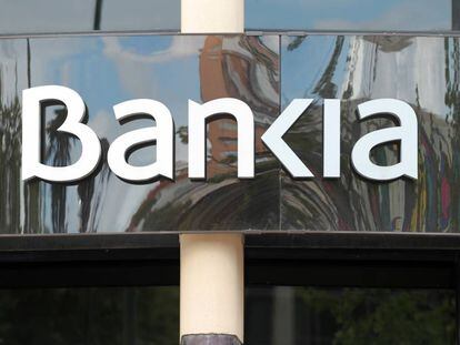 Fachada de una sucursal de Bankia.