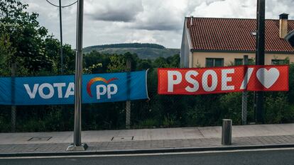 Carteles de propaganda electoral en A Estrada (Pontevedra).