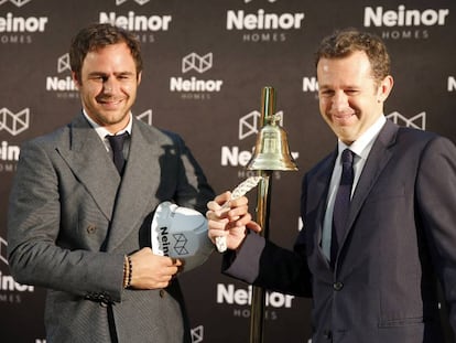 Juan Pepa (izquierda) y Juan Velayos en la salida a Bolsa de Neinor en 2017.