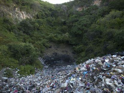 Vista del basurero municipal de Cocula, Guerrero, donde según la PGR fueron asesinados los estudiantes desaparecidos.
