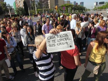Funcionarios de Justicia cortan la Castellana, en una protesta en Madrid.