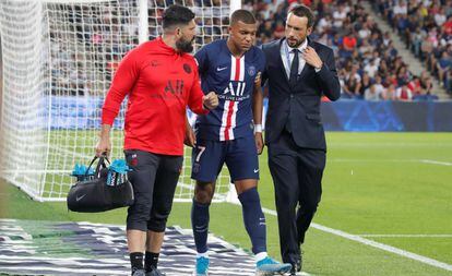 Mbappé se retira lesionado contra el Toulouse.