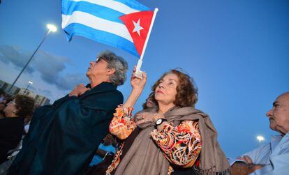 Vigilia contra el di&aacute;logo entre EE UU y Cuba en Miami. 