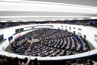España se ofrece a pagar los costes de hacer oficial en la UE el catalán, euskera y gallego