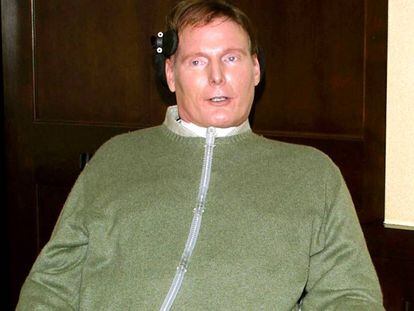 El actor Christopher Reeve, posando durante un homenaje en Nueva York, en 2001. 