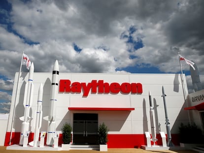 Expositor de Raytheon en la feria aeronáutica de Le Bourget (cerca de París) en 2019.