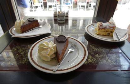 La famosa tarta Sacher que se sirve en el café Sacher de Viena (Austria).