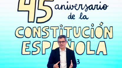 El ministro de la Presidencia, Justicia y Relaciones con las Cortes, Félix Bolaños, interviene en el acto con motivo del 45º aniversario de la Constitución española, este lunes en Madrid.