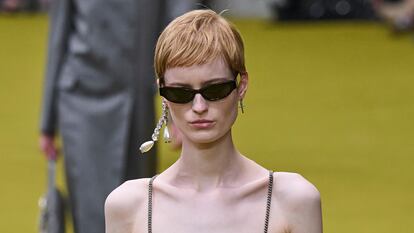 La delgadez ha vuelto. Modelo en el desfile otoño-invierno 2023-2024 de Gucci.