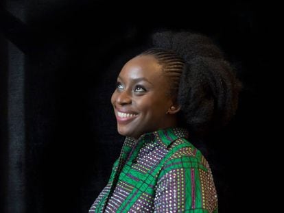 Chimamanda Ngozi Adichie retratada en el Hay Festival de Cartagena.