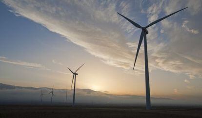 Generadores de energía eólica en la Calahora (Granada).