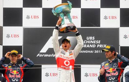 Hamilton ha ganado su primer Gran Premio de la temporada, frenando el espectacular arranque de temporada de Vettel. Su alegría, en el podio, era evidente.