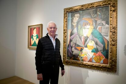 Costantini frente a 'Retrato de Ramón Gómez de la Serna', de Diego Rivera.