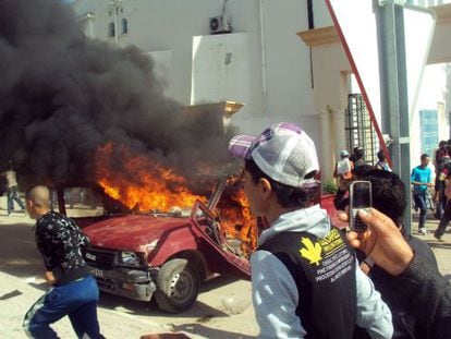 Violentas protestas el viernes en Sidi Bouzid (T&uacute;nez) por la cancelaci&oacute;n de los resultados de una lista.