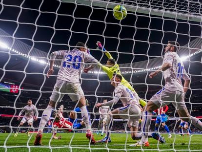 Mario Hermoso marca el gol del triunfo del Atlético ante el Getafe en el minuto 89. (AP Photo/Manu Fernandez)