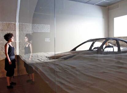 Instalación inspirada en el libro de Ballard <b><i>La sequía</b></i> que se puede ver en la exposición del Centro de Cultura Contemporánea de Barcelona.
/ joan sánchez
J. G. Ballard en 1988.