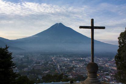 Vista del volcán de Agua, Antigua Guatemala, Sacatepéquez.