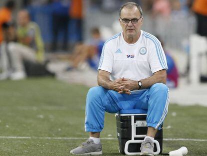 Bielsa contempla un partido durante su periplo en Marsella.