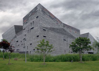 Wang Shu, primer arquitecto chino premiado con el Pritzker, utilizó materiales reciclados para el imponente Museo de Ningbo