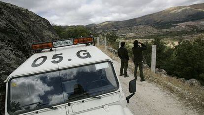 Agentes forestales de la Comunidad de Madrid en Bustarviejo.