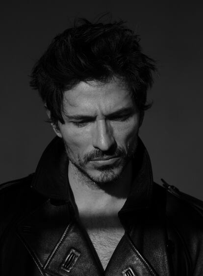 Andrés Velencoso. Es uno de los modelos españoles más internacionales, pero desde hace una década también triunfa como actor. “Tiene una belleza muy particular, muy diferente al resto de modelos. Varonil, guapo, pero muy cercano”, dice Bustos sobre Velencoso (Tossa de Mar, 44 años). Esta foto fue hecha en 2020.