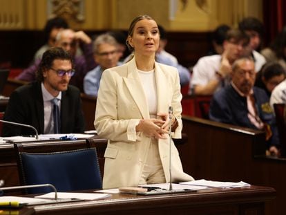 La presidenta del Govern balear, Marga Prohens, durante un pleno en el Parlament balear, en noviembre.