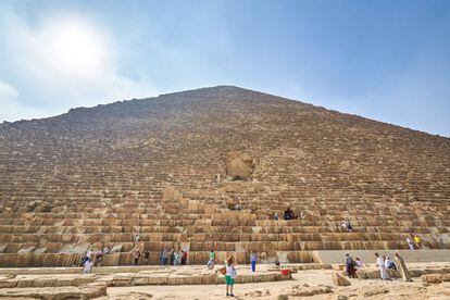Giza, a unos 20 kilómetros de El Cairo, es la única en suelo africano entre las 20 ciudades más fotografiadas del mundo. A pesar de que en los últimos años Egipto ha sufrido un descenso en el número de turistas en los últimos años, la Gran Pirámide de Giza (en la imagen) sigue siendo uno de los lugares más visitados, y por tanto fotografiados, del país.