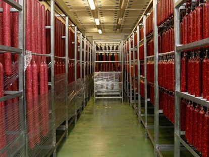 La f&aacute;brica de Escalonilla (Toledo) cuenta con 23 secaderos y 10 c&aacute;maras frigor&iacute;ficas. 