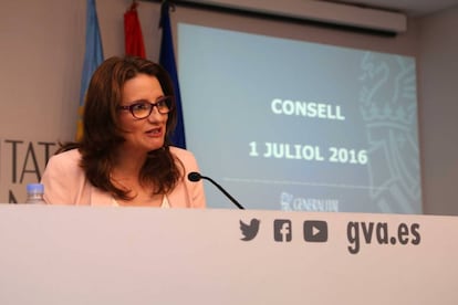La portavoz del Consell, Mónica Oltra, durante la rueda de prensa tras el pleno.