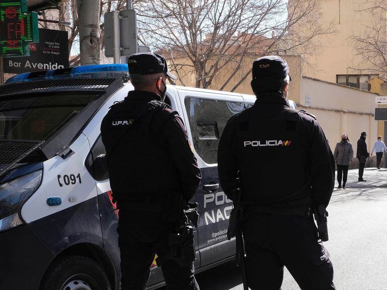 Dos agentes de la Policía Nacional en Palma (Mallorca), en una imagen de archivo.