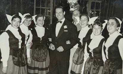 Varias jóvenes en la primera edición del Festival de Cine de San Sebastián, en 1953. Foto cedida del archivo familiar de Mila Salustiano