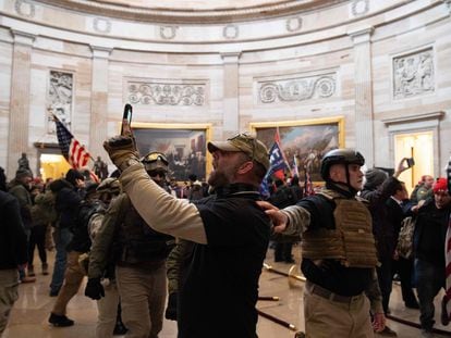 Simpatizantes de Trump en el asalto al Capitolio, Washington.