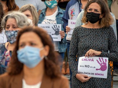 Concentración en la localidad mallorquina de Calvià en repulsa del crimen de violencia de género sucedido en octubre.