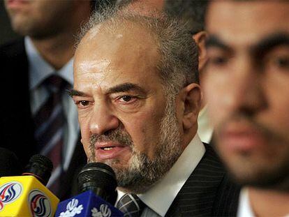 El primer ministro, Ibrahim al Yafari, durante la conferencia de prensa celebrada ayer en Bagdad tras la aprobación de su Gobierno.