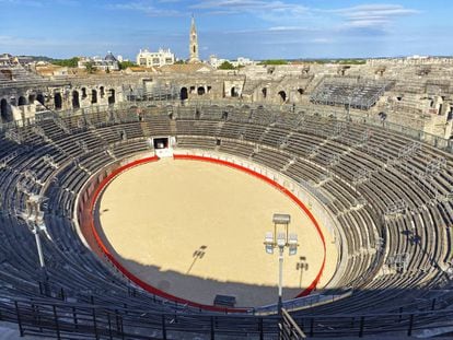 Perspectiva cenital del anfiteatro romano de Nimes.