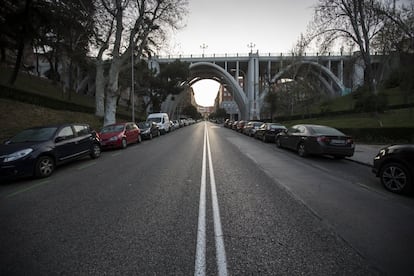 La calle de Segovia sin tráfico, en marzo de 2020, en pleno confinamiento.