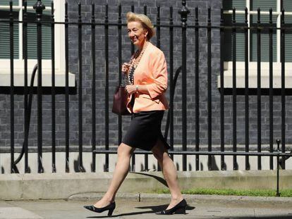 Leadsom llega a Downing Street para ser nombrada ministra de Medio Ambiente.