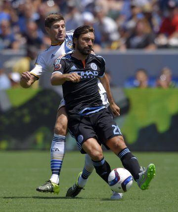 Steven Gerrard, del LA Galaxy, y Andrea Pirlo, del New York City FC.